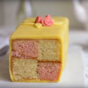 Battenberg kolač s šahovničnim vzorcem