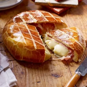 Brie v brioš testu s pršutom